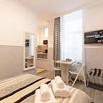 Apartment Okbrasov - & In The Heart Of Old Town, Moments Away From The Black Church *