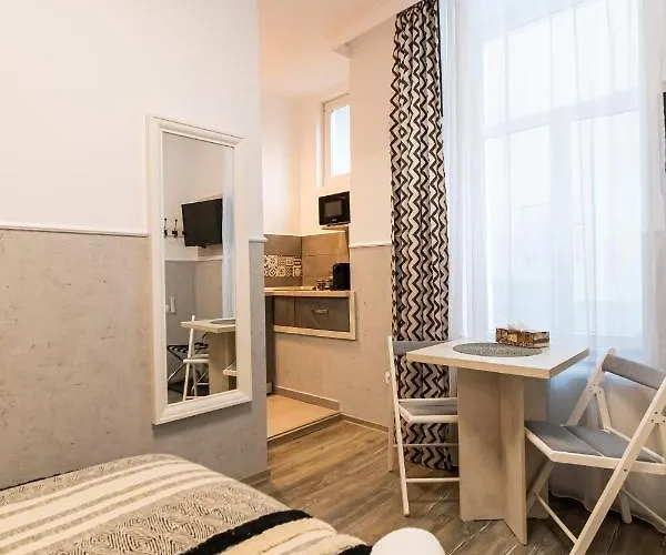 아파트 Okbrasov - & In The Heart Of Old Town, Moments Away From The Black Church 브라쇼브