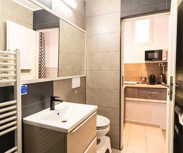 Okbrasov - & In The Heart Of Old Town, Moments Away From The Black Church 公寓 布拉索夫