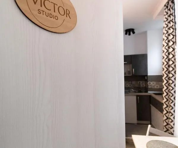 Okbrasov - & In The Heart Of Old Town, Moments Away From The Black Church 아파트