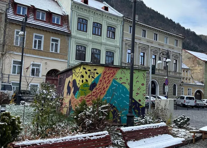 Okbrasov - & In The Heart Of Old Town, Moments Away From The Black Church 아파트 브라쇼브